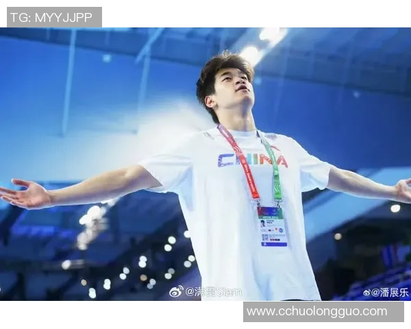 胡明轩：从青涩少年到篮球场上的璀璨明星之路